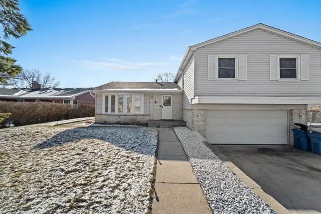 2017 E Seneca Lane, Mount Prospect