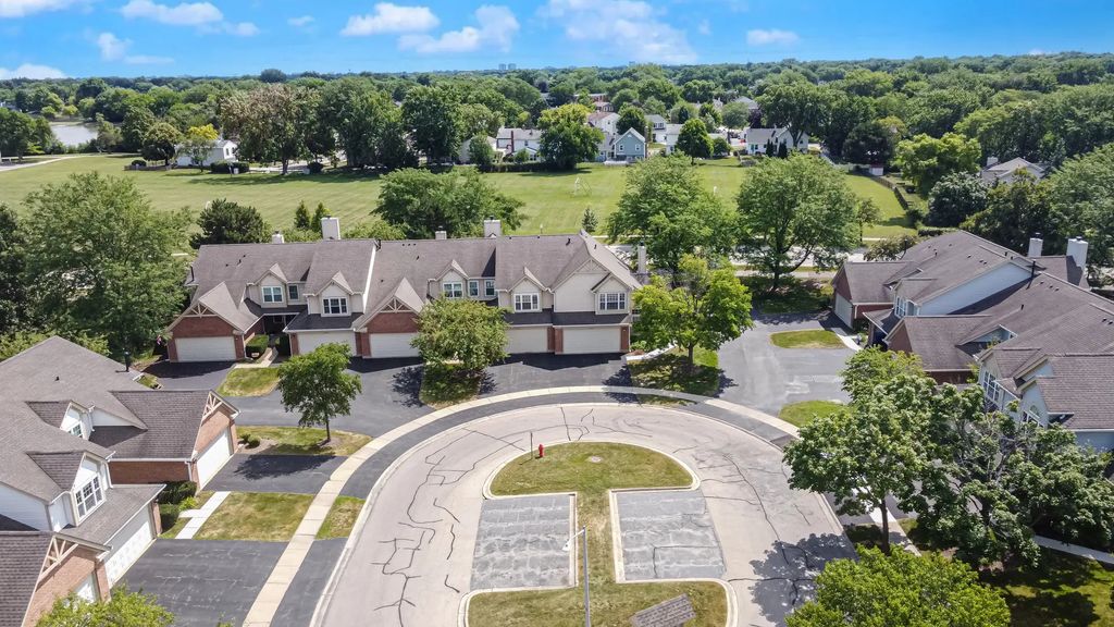 2316 Highland Court 2316, Schaumburg