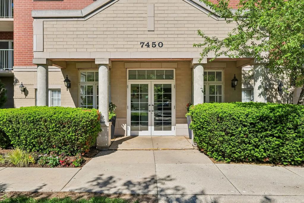 7450 Lincoln Avenue 204, Skokie, 60076