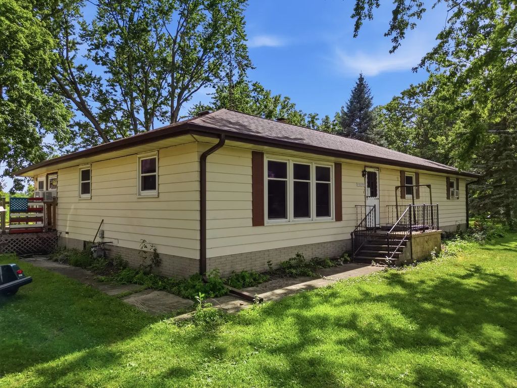 30399 Prairie Street, Rock Falls
