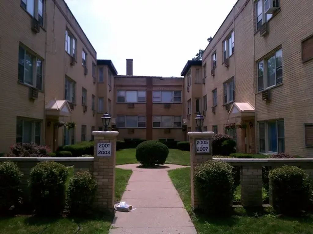 2001 W Touhy Avenue 301, Chicago