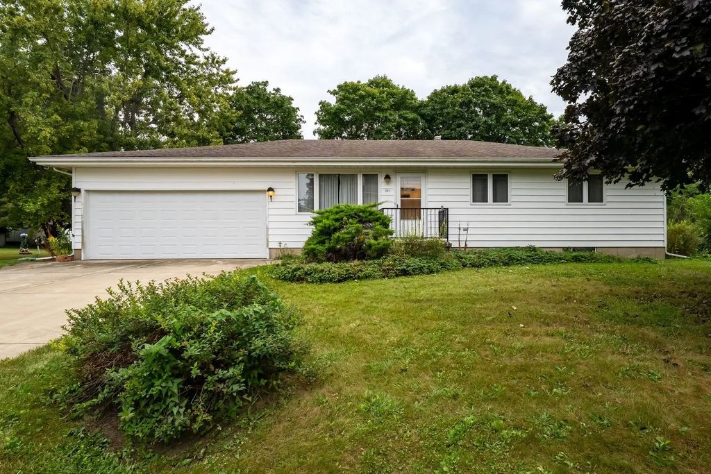 201 E Ririe Place, Flanagan