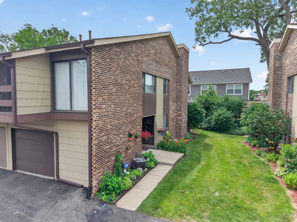 1 W Boulder Court 1b, Palos Hills