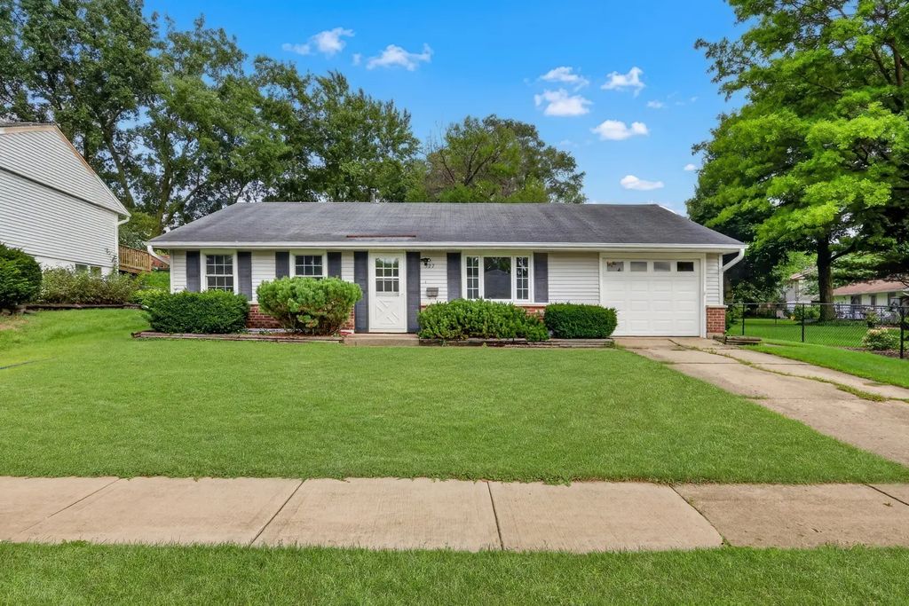 527 Sherwood Drive, Streamwood
