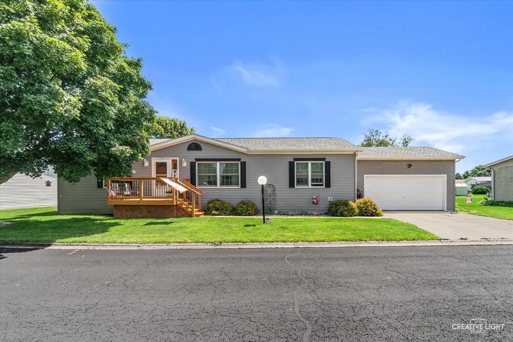 605 Bluebird Circle, Sandwich