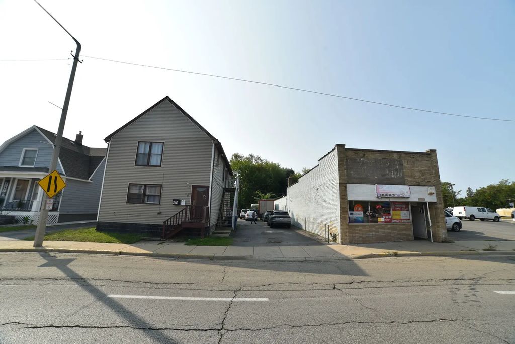 1809 Washington Street, Waukegan