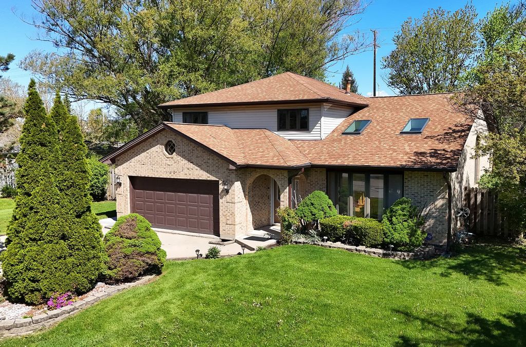 160 Aster Lane, Hoffman Estates