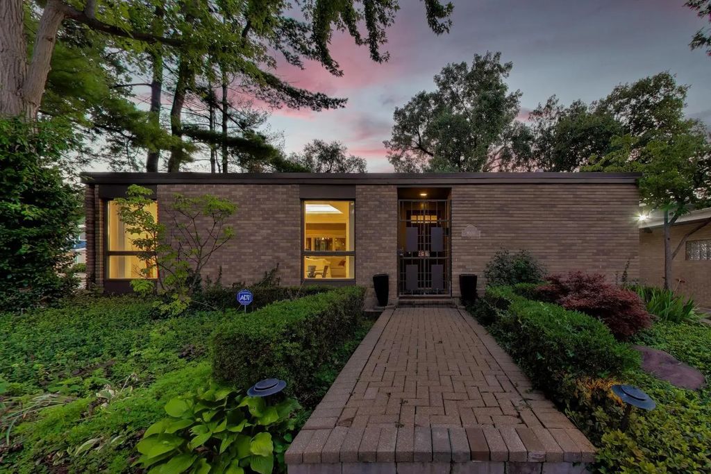 9000 Tripp Avenue, Skokie