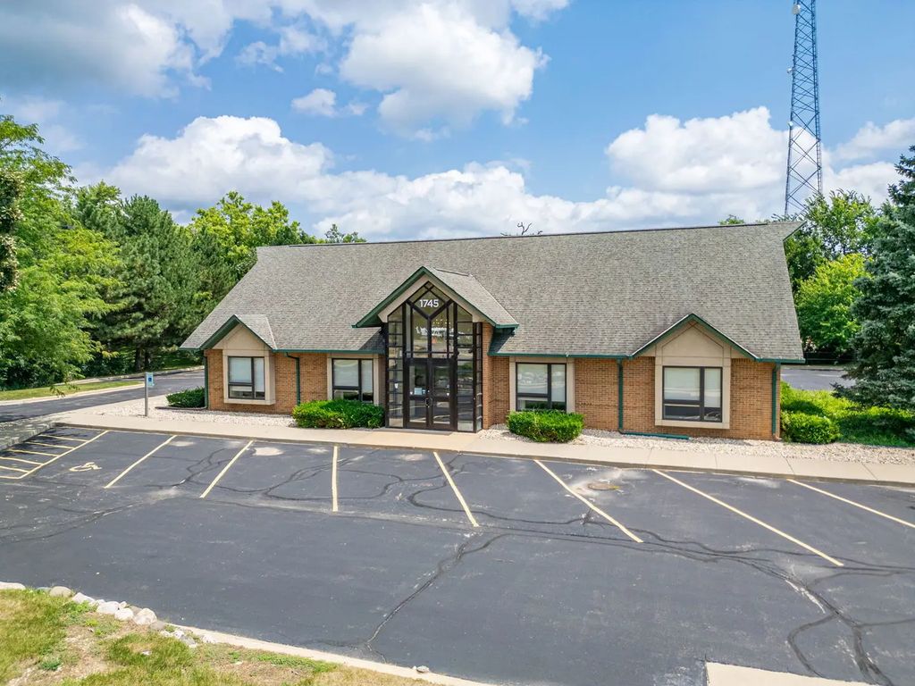 1745 S Eastwood Drive, Woodstock