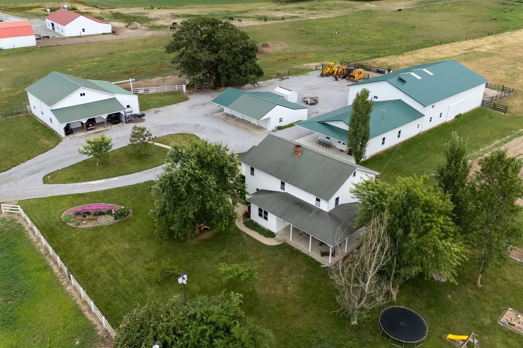 17057 E Saddle Club Road, Belle Rive