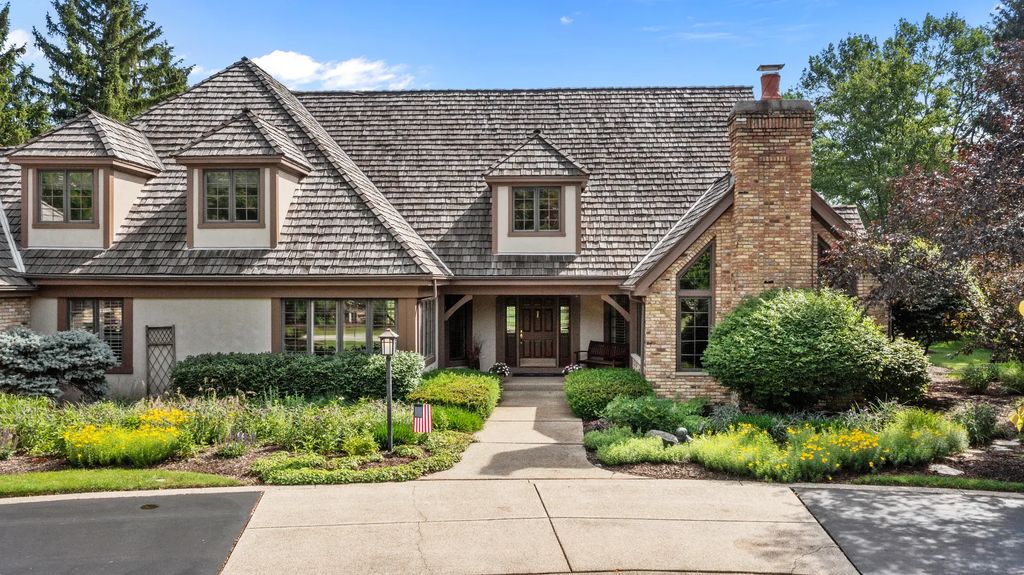 18 S Wynstone Drive, North Barrington