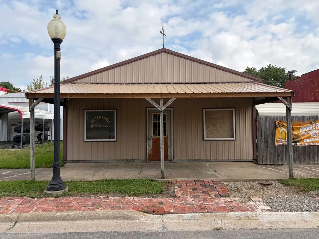 216 W Franklin Avenue, Sesser