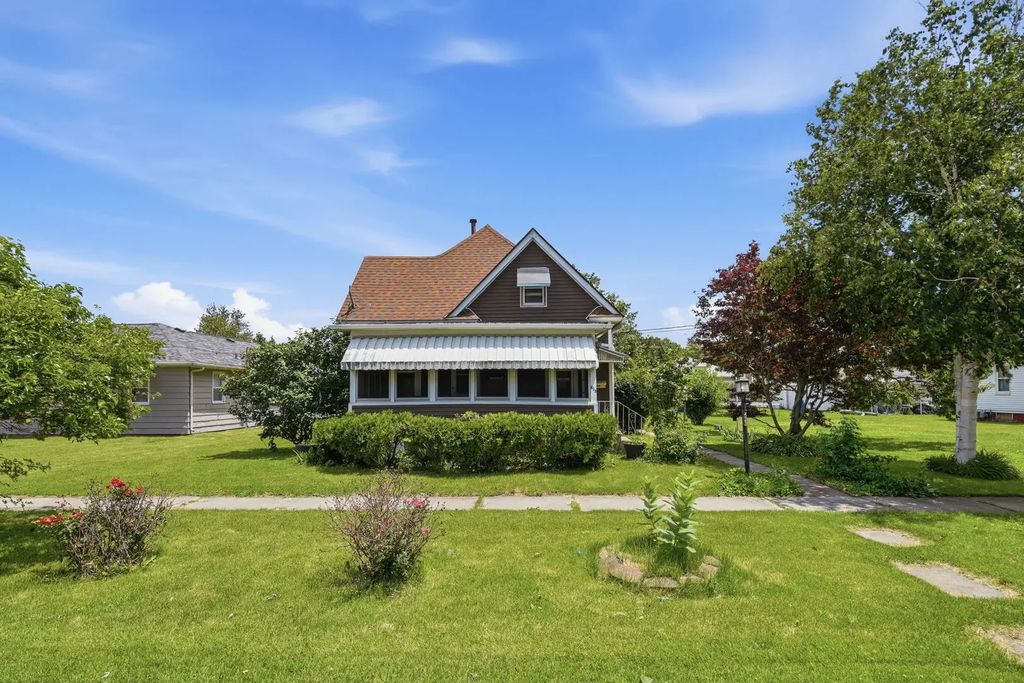 823 N A Street, Monmouth