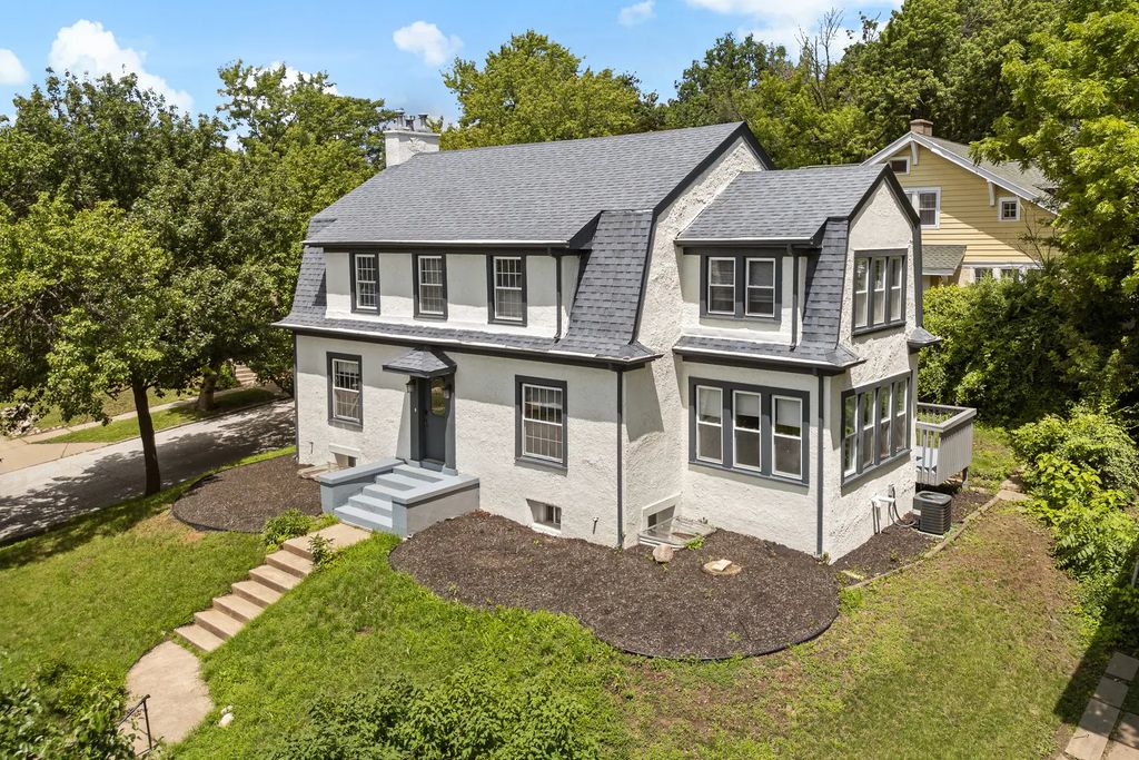 1200 E 9th Street, Davenport