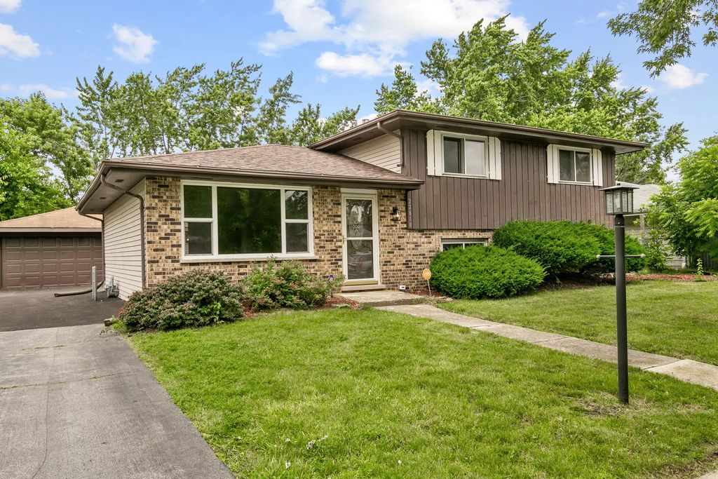 22810 East Drive, Richton Park