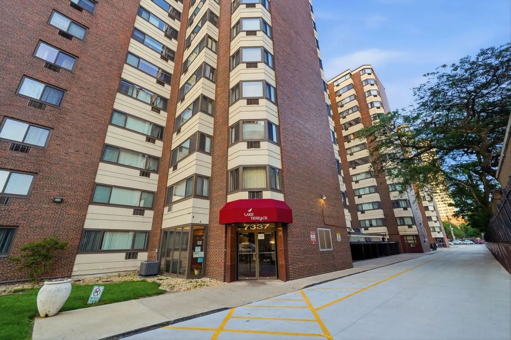 7337 S South Shore Drive 1030, Chicago, 60649