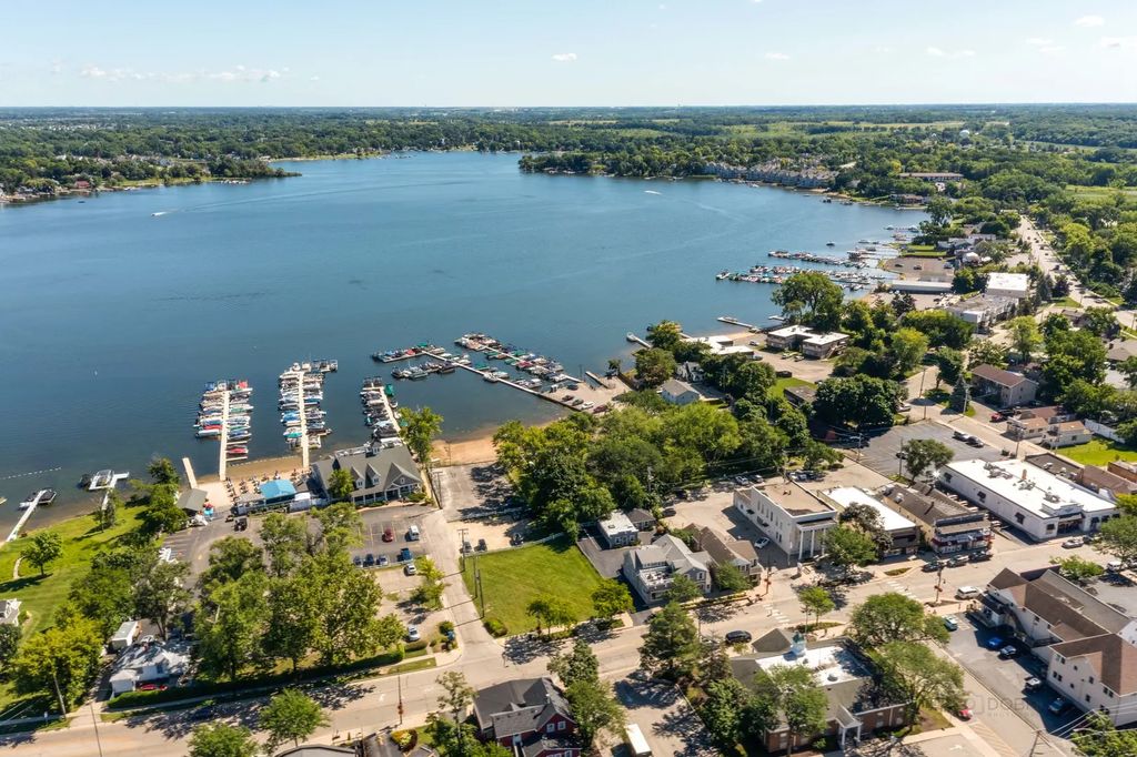 110 N Main Street, Wauconda