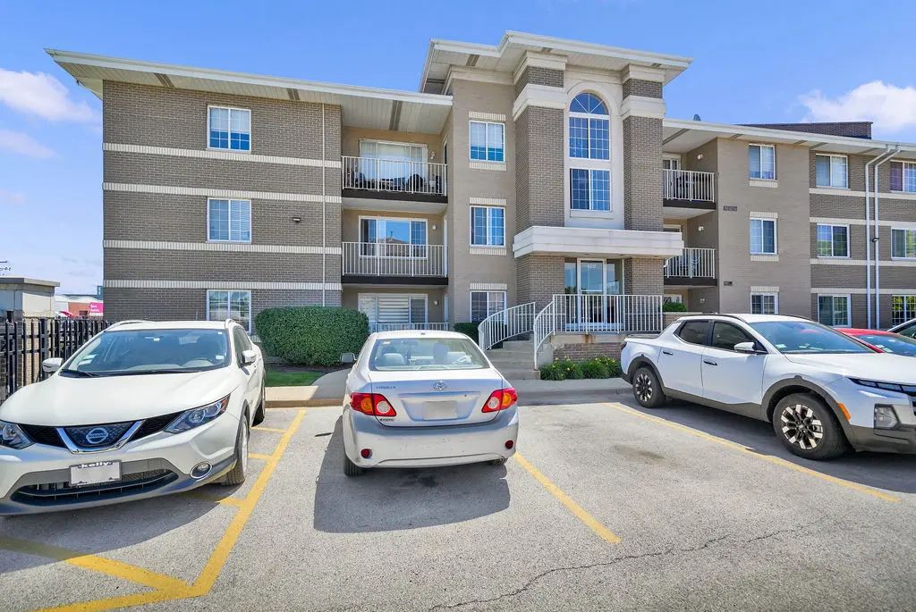 4217 W 76th Street 303, Chicago