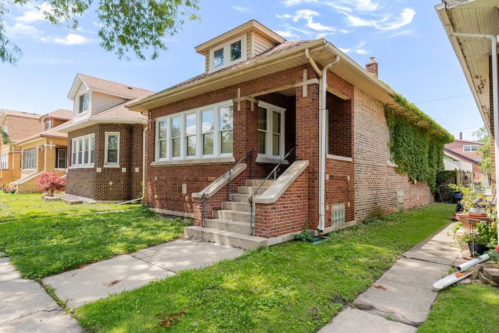 10708 S Avenue E, Chicago