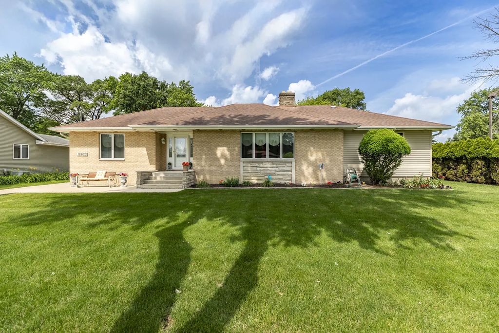 18622 Burnham Avenue, Lansing
