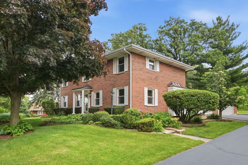 1065 Barneswood Drive, Downers Grove