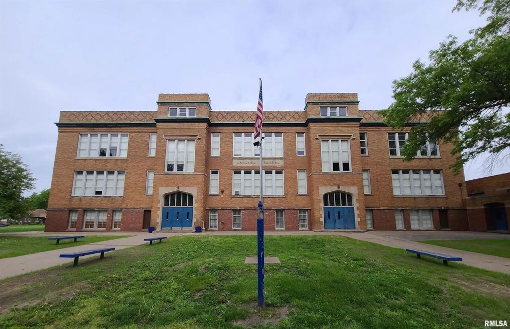 1730 Wilkes Avenue 28, Davenport