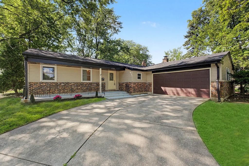 1704 S Highland Avenue, Arlington Heights