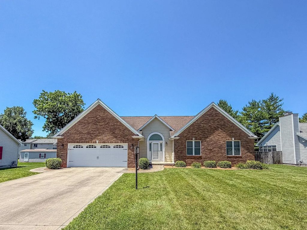 17 Lafayette Meadow, Mattoon