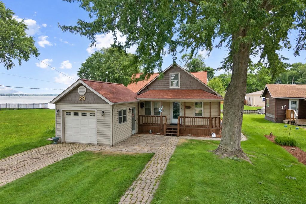 29 Atwater Parkway, Fox Lake