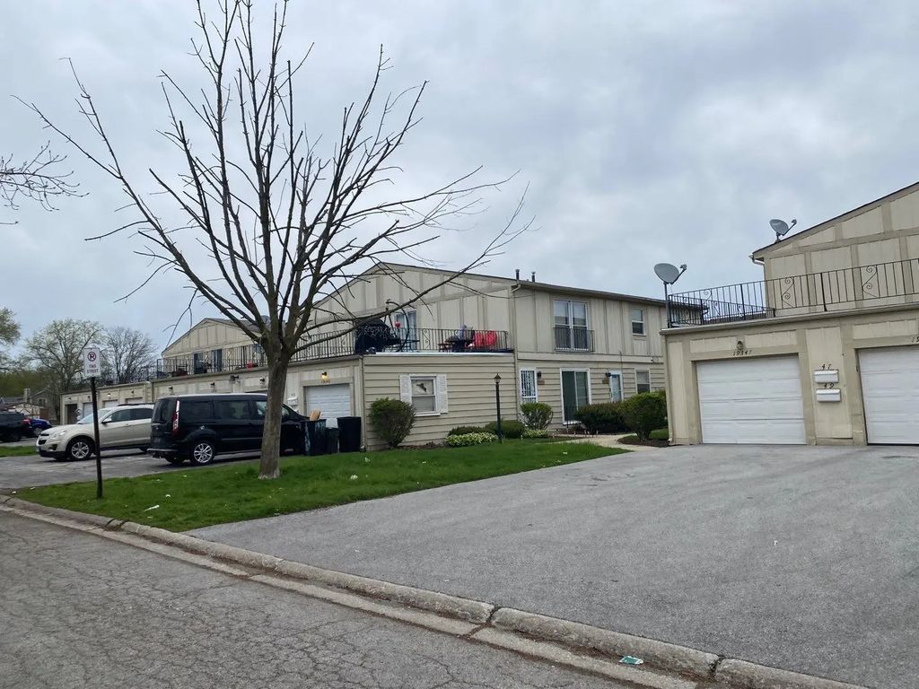 19345 Oak Avenue 11, Country Club Hills