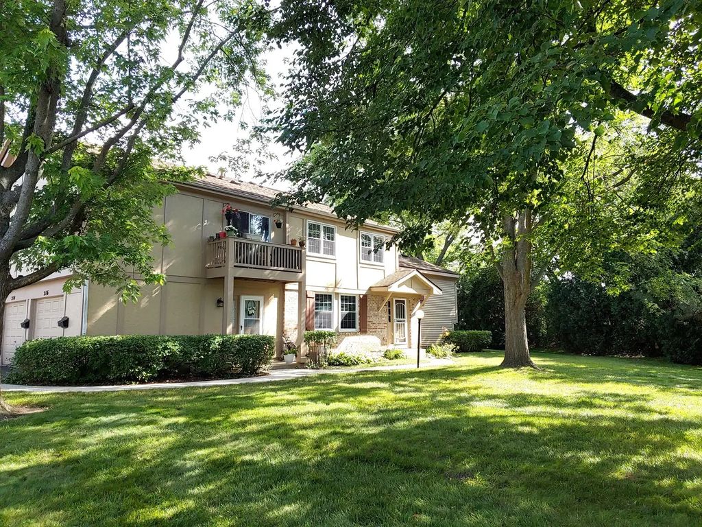 214 Redwood Court, Vernon Hills