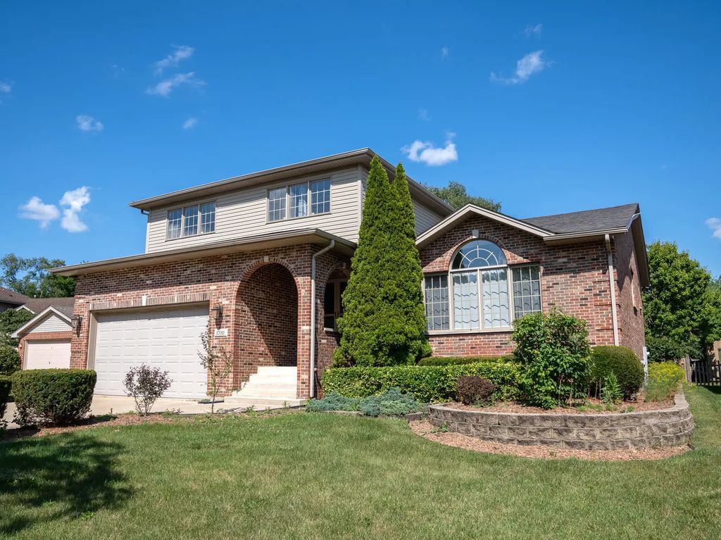17011 Danielle Court, Oak Forest