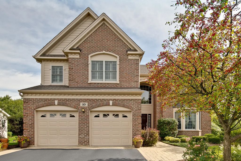 10 Eagle Ridge Drive, Hawthorn Woods