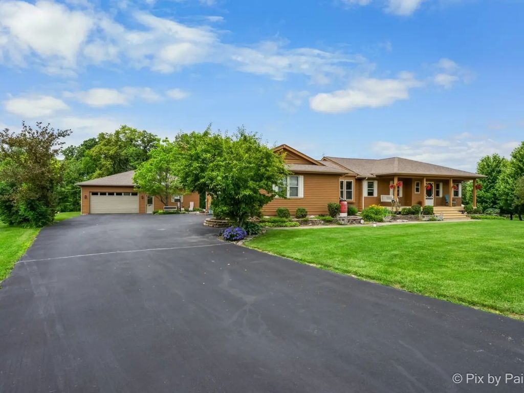 28 Tomahawk Trail, Oswego