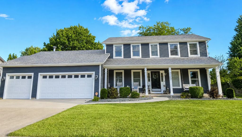 1102 Ravinia Court, Shorewood