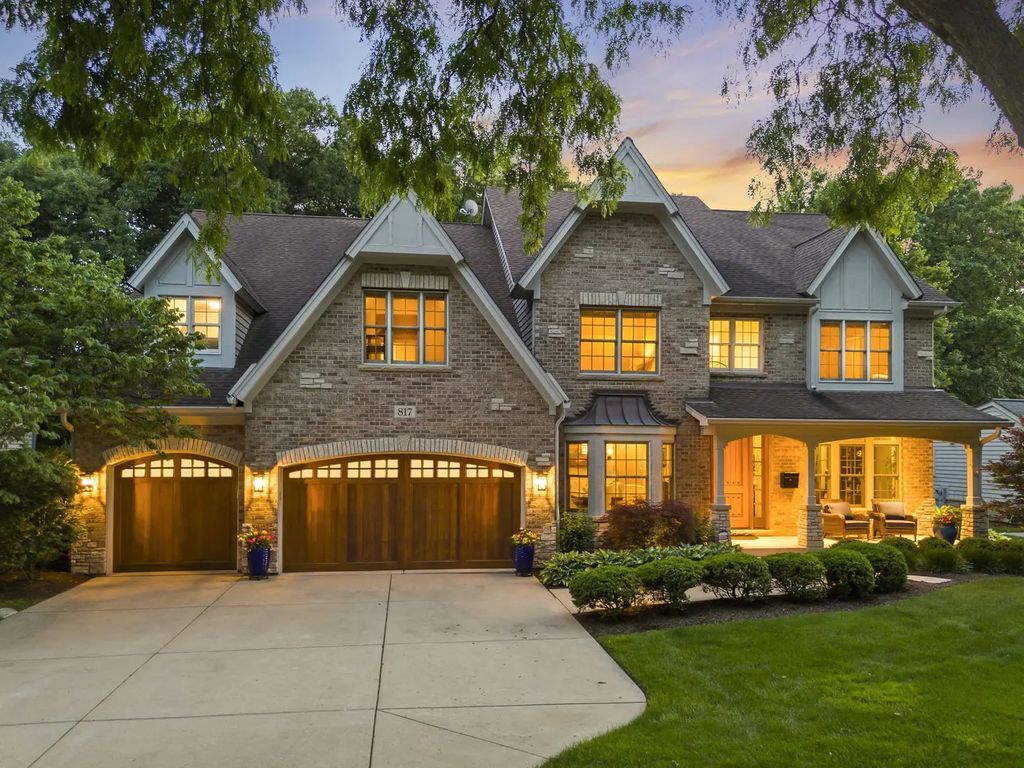 817 Heatherton Drive, Naperville