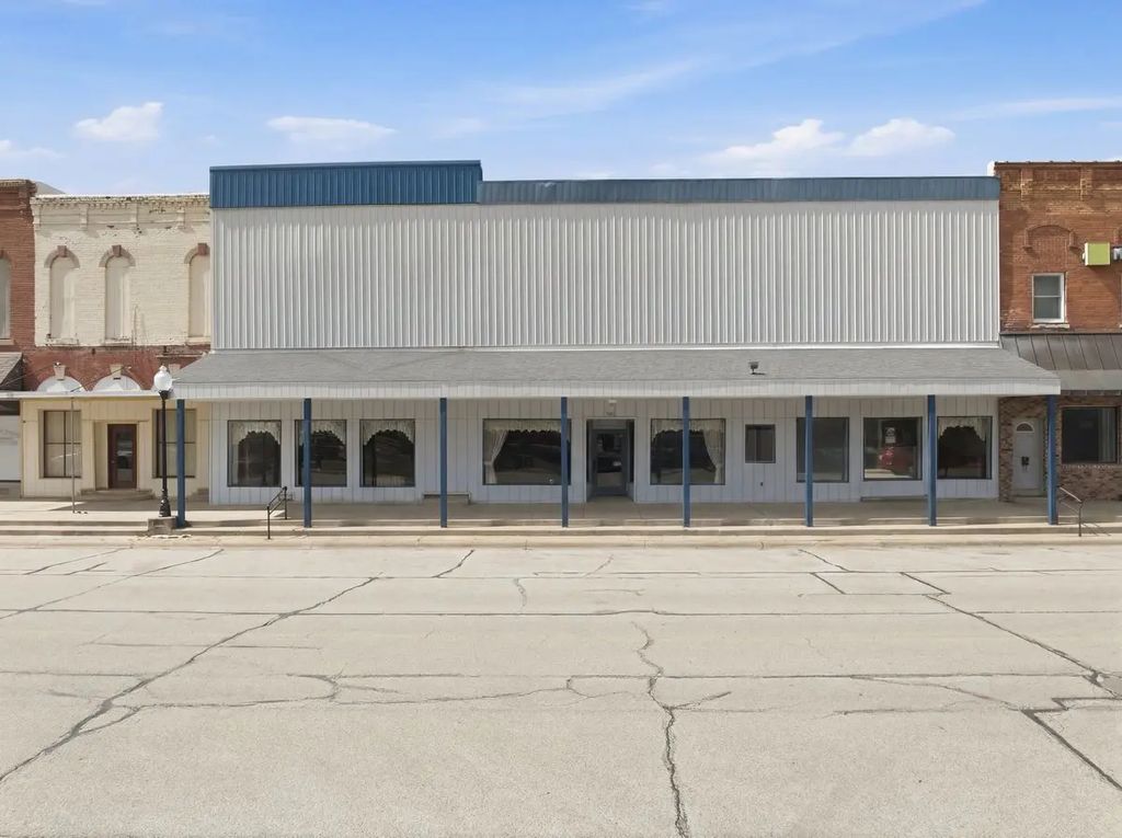 122 E Locust Street, Fairbury