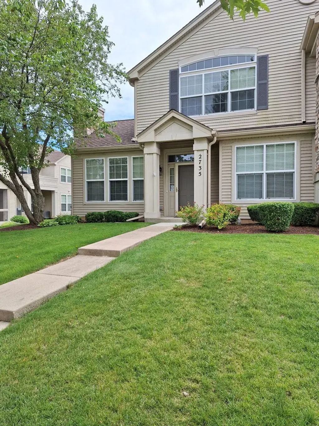 2735 Acorn Court, West Dundee