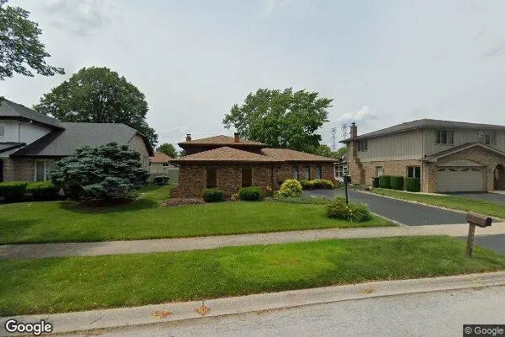 18400 Carriage Lane, Lansing