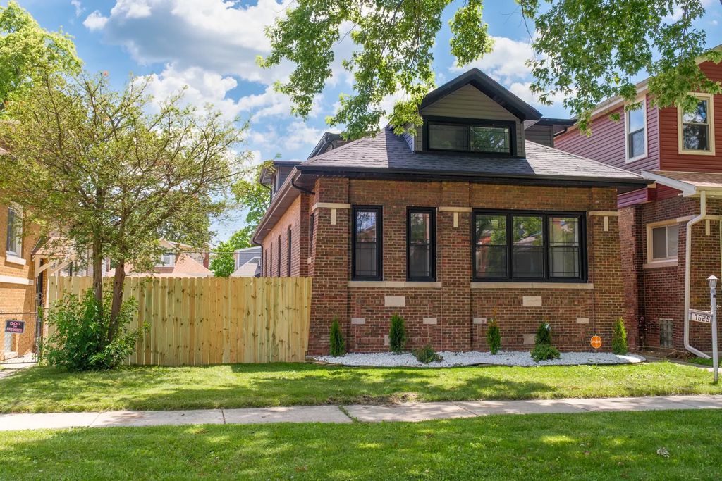 7625 S Clyde Avenue, Chicago, 60649