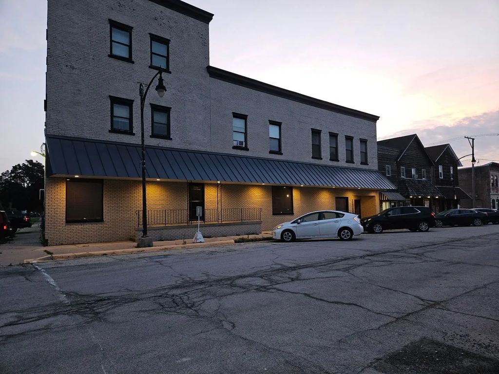 127 W Taylor Street, Grant Park