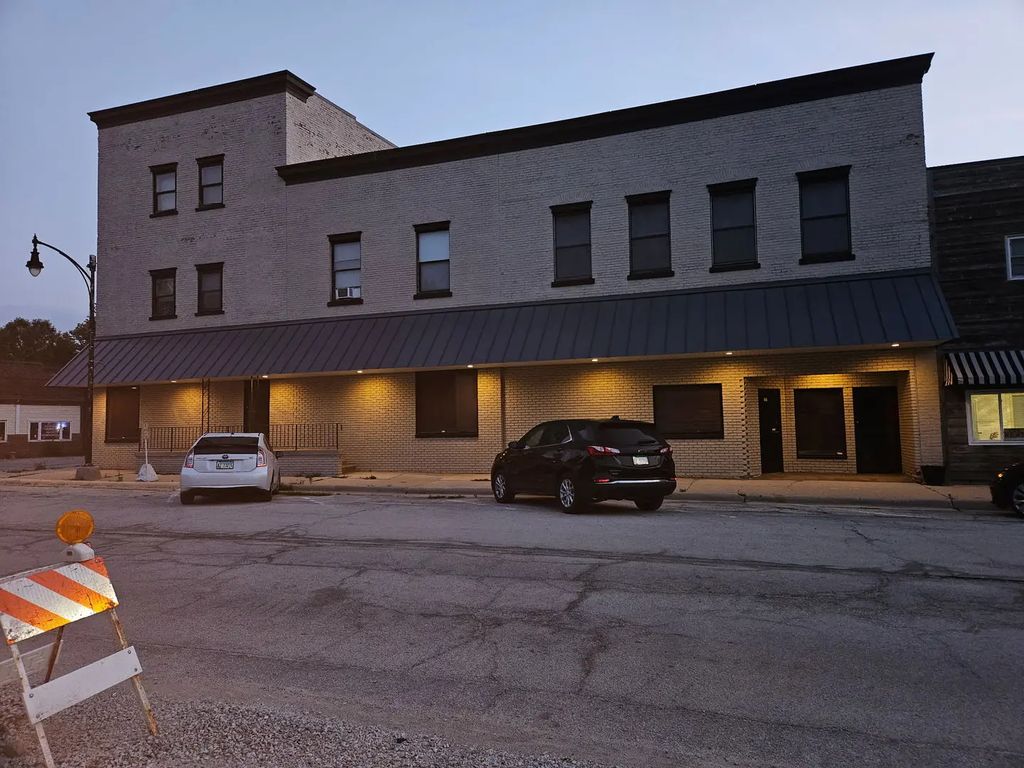 127 W Taylor Street, Grant Park