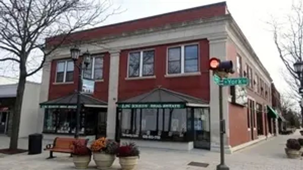 103 E 1st Street 2n, Elmhurst