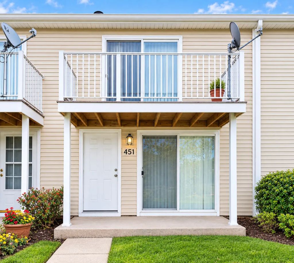 451 Meadowgreen Lane, Round Lake Beach