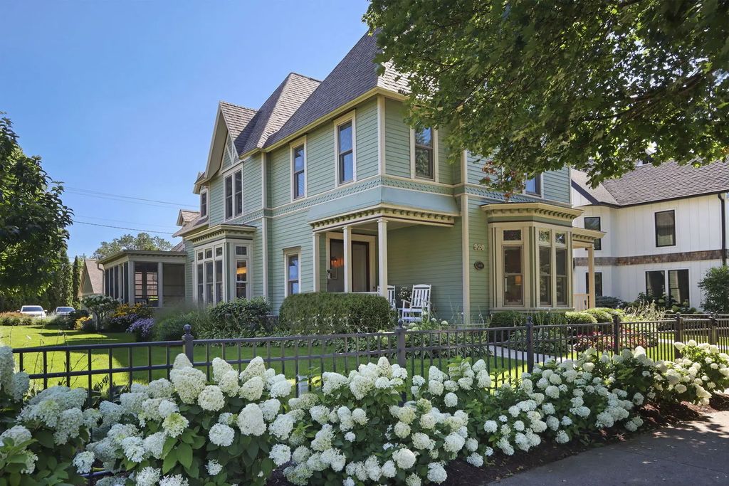 920 Geneva Street, Lake Geneva