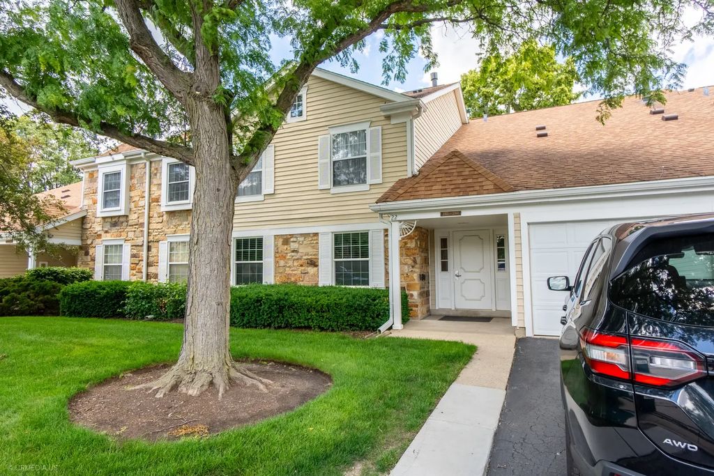 284 Appletree Court 284, Buffalo Grove