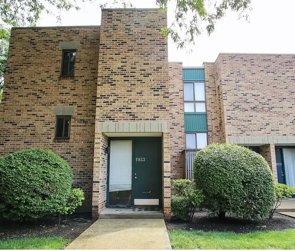 1933 Song Sparrow Court, Schaumburg