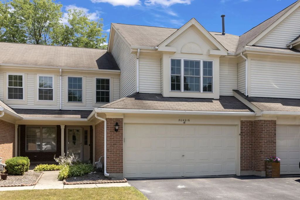 30w016 Redwood Court, Warrenville