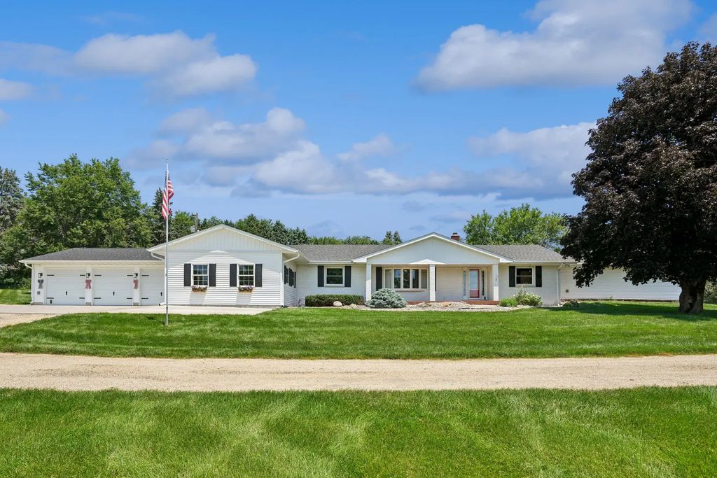 29199 170th Avenue, Long Grove