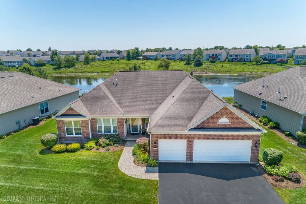 3737 Canton Circle, Mundelein
